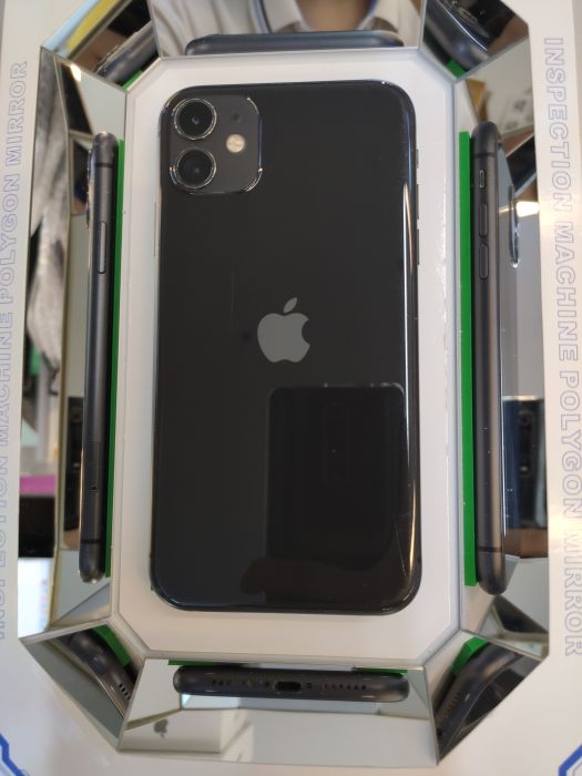 Apple iPhone 11 — photo 2 of 10