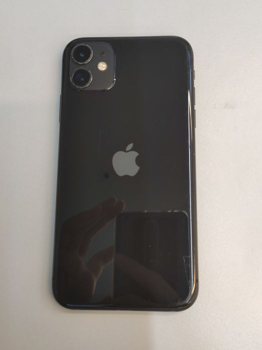Apple iPhone 11 — photo 4 of 10