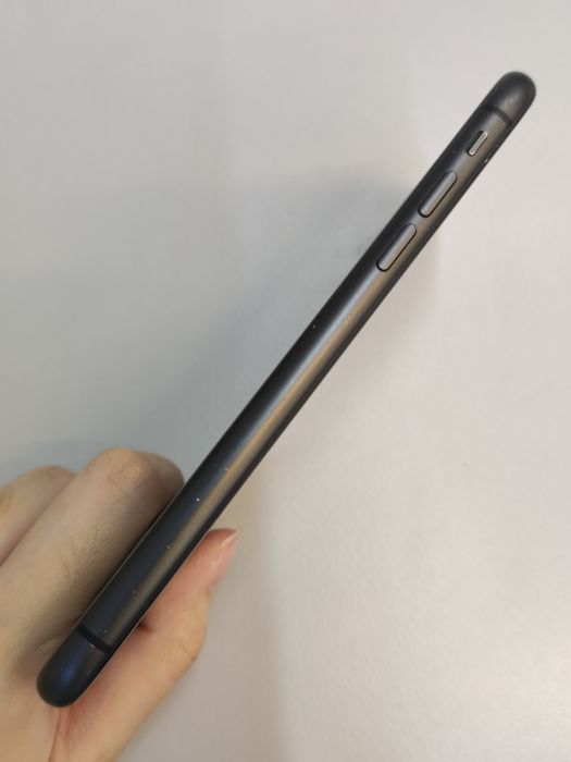 Apple iPhone 11 — photo 5 of 10