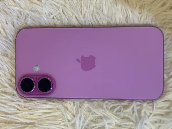 Apple iPhone 16 — photo 1 of 10