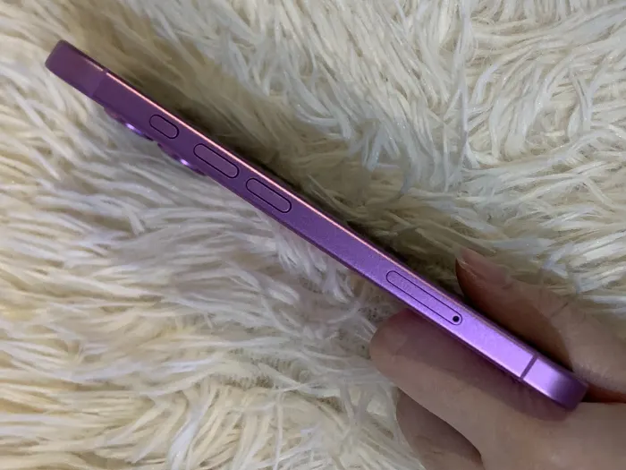 Apple iPhone 16 — photo 2 of 10