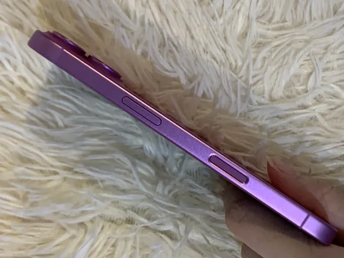 Apple iPhone 16 — photo 8 of 10