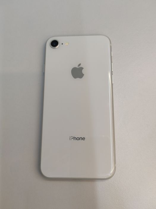Apple iPhone 8 — photo 2 of 8