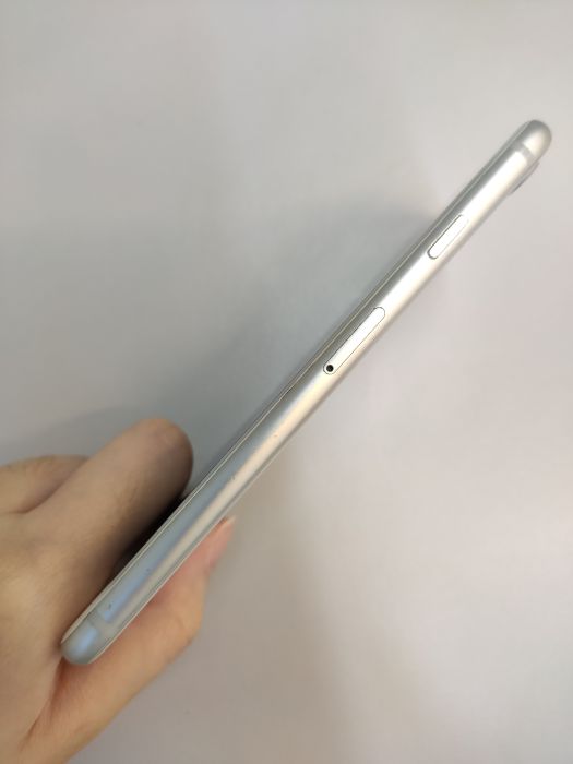 Apple iPhone 8 — photo 4 of 8