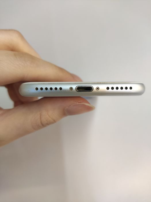 Apple iPhone 8 — photo 5 of 8
