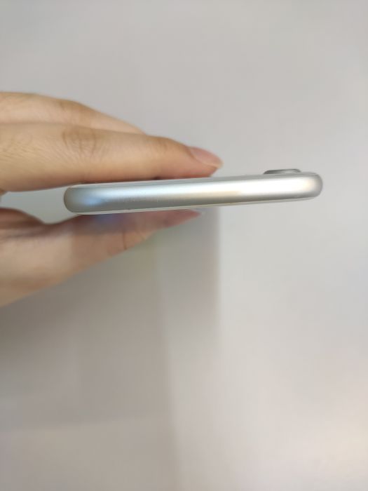 Apple iPhone 8 — photo 6 of 8