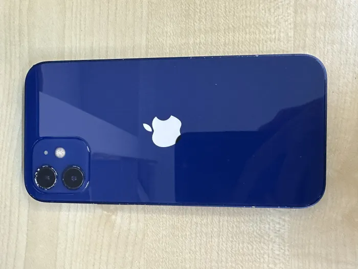 Apple iPhone 12 — photo 2 of 9