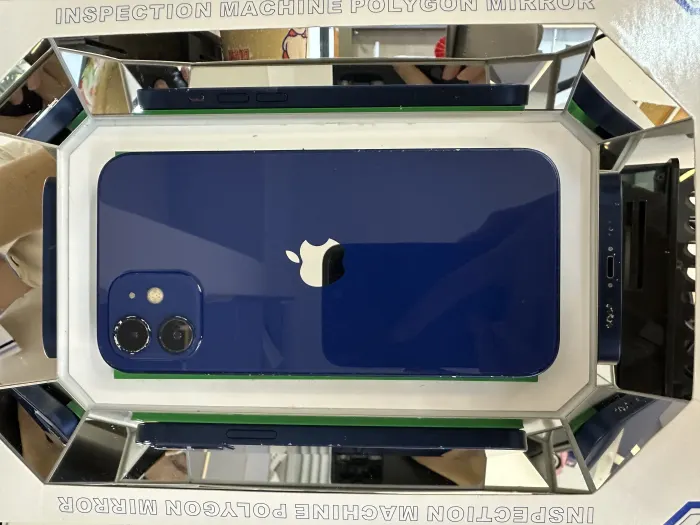 Apple iPhone 12 — photo 8 of 9