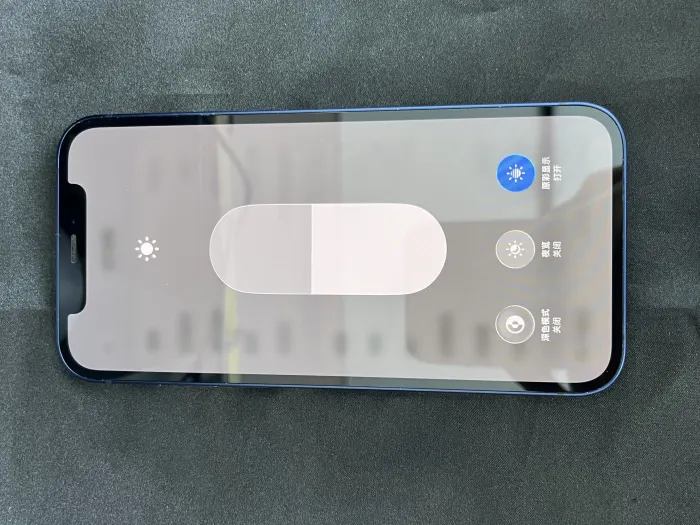 Apple iPhone 12 — photo 1 of 10