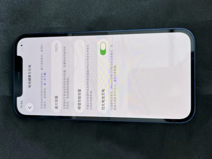 Apple iPhone 12 — photo 8 of 10