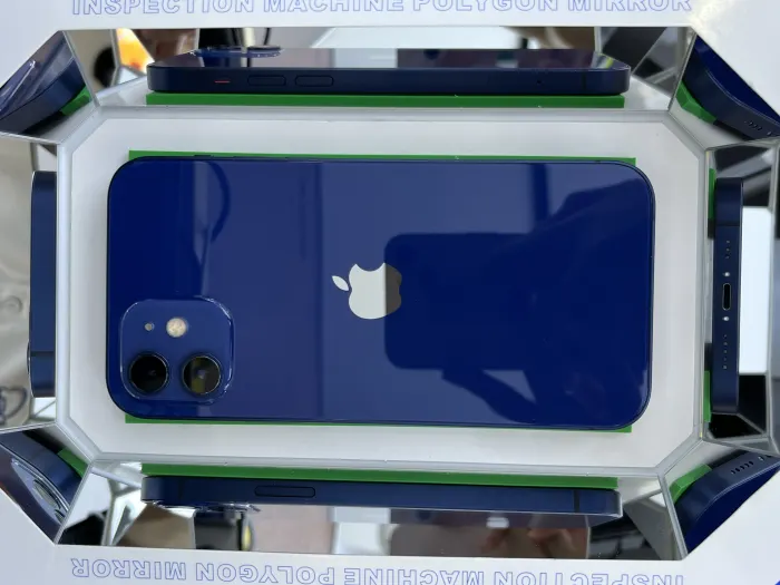 Apple iPhone 12 — photo 9 of 10