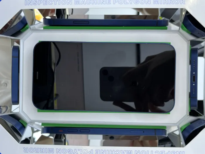 Apple iPhone 12 — photo 10 of 10