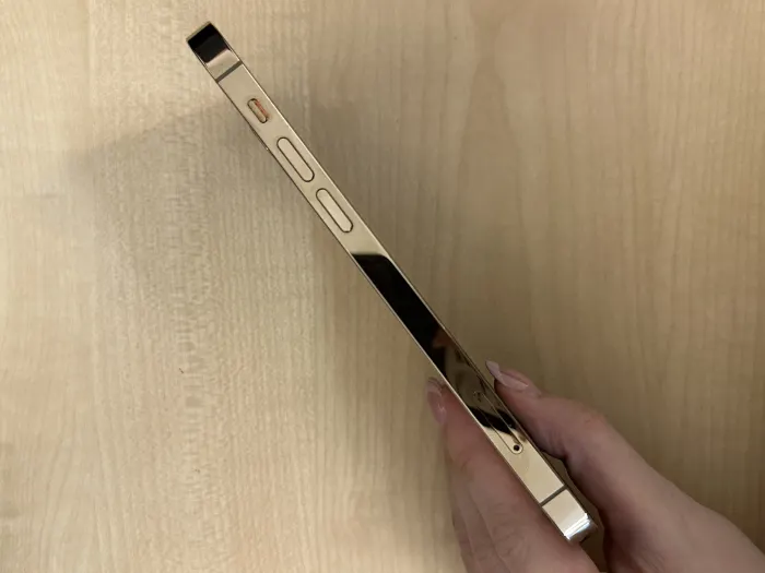 Apple iPhone 12 Pro — photo 2 of 10