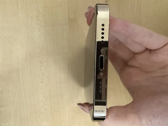 Apple iPhone 12 Pro — photo 3 of 10