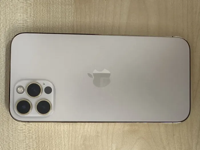 Apple iPhone 12 Pro — photo 7 of 10