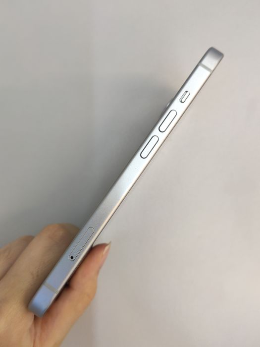 Apple iPhone 15 — photo 5 of 10