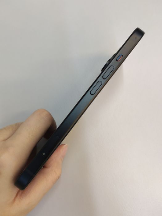 Apple iPhone 15 — photo 3 of 8