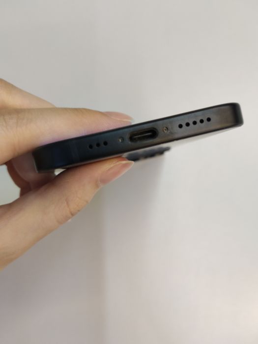 Apple iPhone 15 — photo 5 of 8