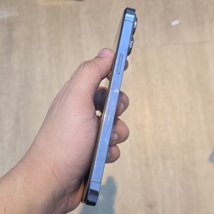 Apple iPhone 13 Pro Max — photo 3 of 8