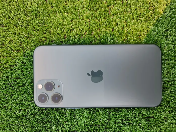 Apple iPhone 11 Pro — photo 3 of 7