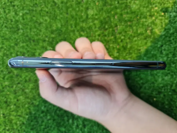 Apple iPhone 11 Pro — photo 5 of 7