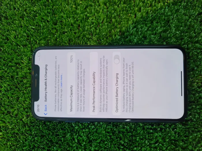 Apple iPhone 11 Pro — photo 2 of 7