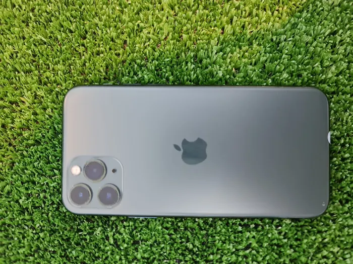 Apple iPhone 11 Pro — photo 3 of 7