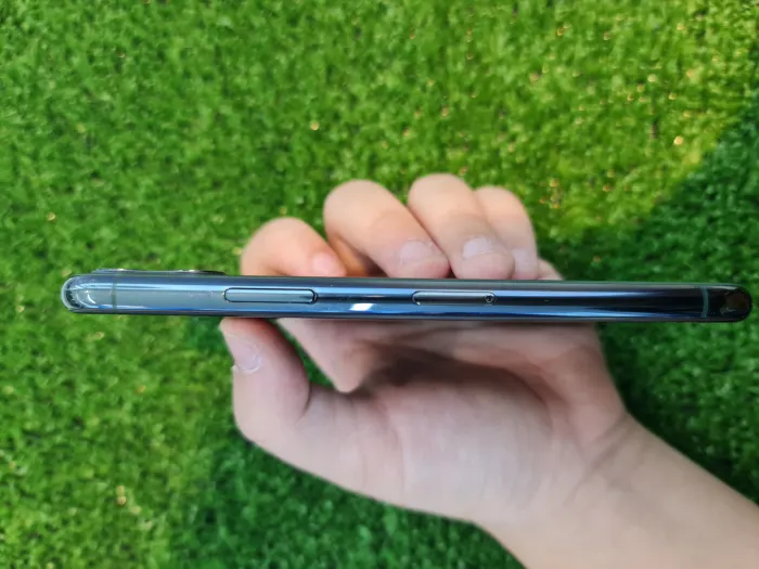 Apple iPhone 11 Pro — photo 5 of 7