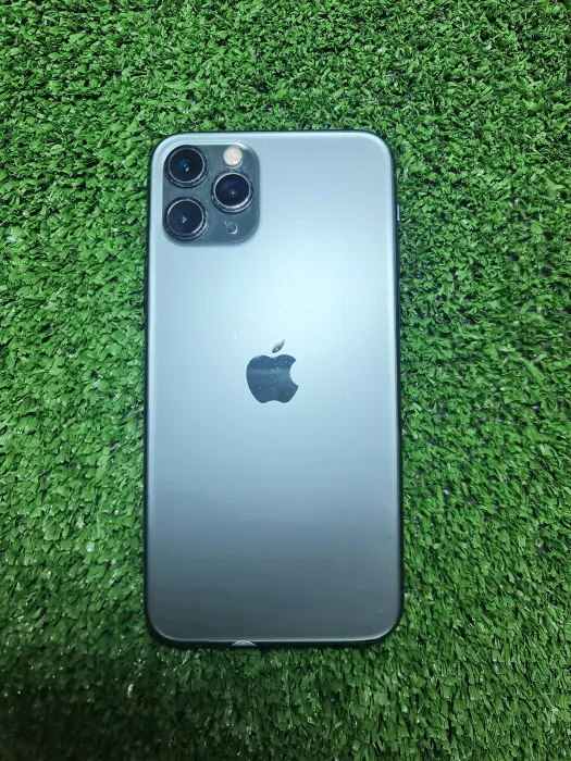 Apple iPhone 11 Pro — photo 1 of 7