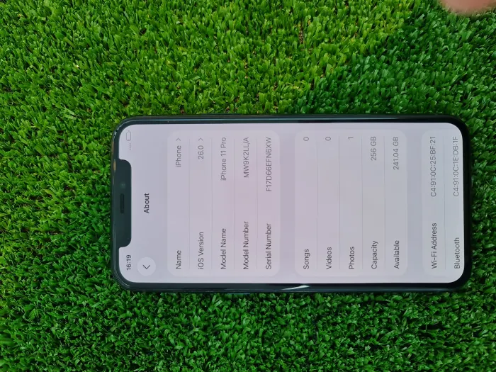 Apple iPhone 11 Pro — photo 2 of 7