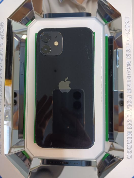 Apple iPhone 12 — photo 2 of 10
