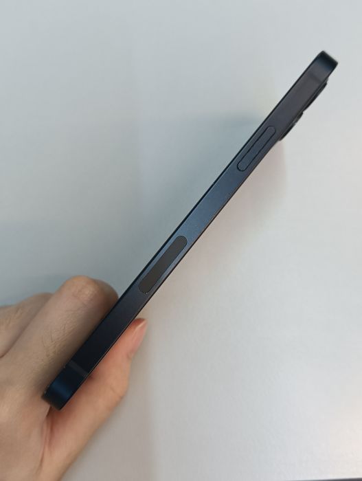 Apple iPhone 12 — photo 5 of 10