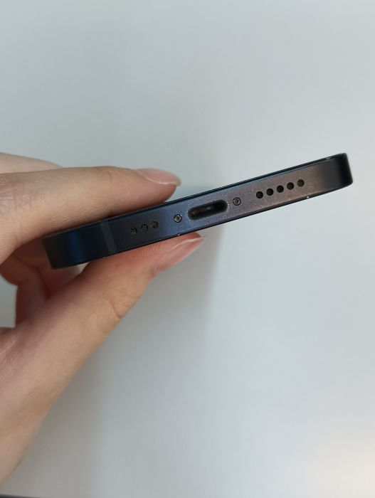 Apple iPhone 12 — photo 6 of 10