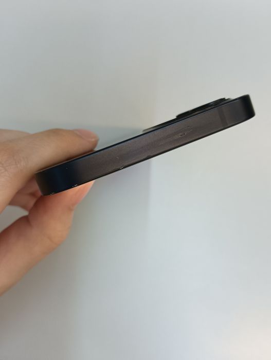 Apple iPhone 12 — photo 7 of 10