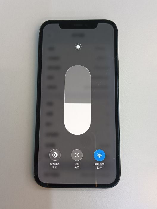Apple iPhone 12 — photo 8 of 10