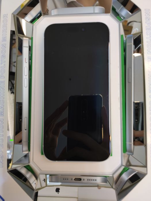 Apple iPhone 15 — photo 3 of 10