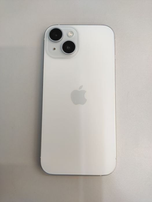 Apple iPhone 15 — photo 4 of 10