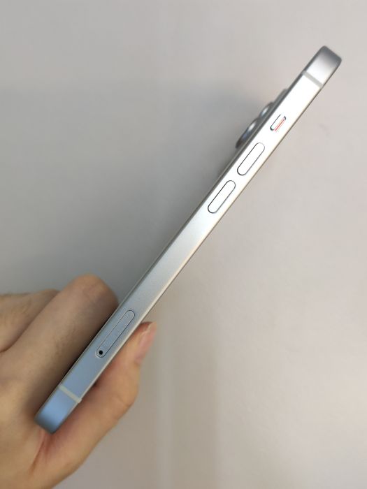Apple iPhone 15 — photo 5 of 10