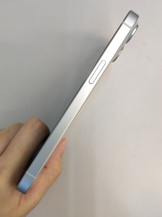 Apple iPhone 15 — photo 6 of 10