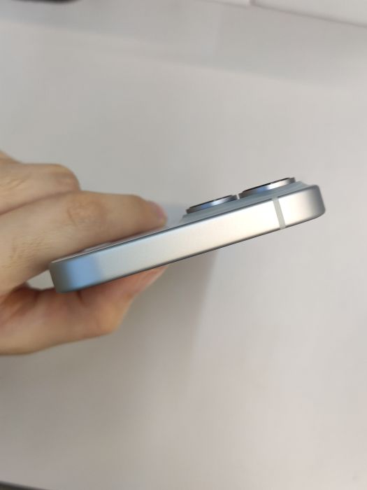 Apple iPhone 15 — photo 8 of 10