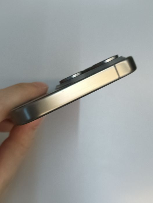Apple iPhone 15 Pro — photo 5 of 11