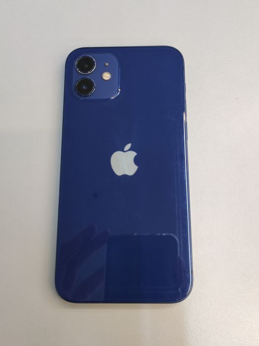 Apple iPhone 12 — photo 2 of 9