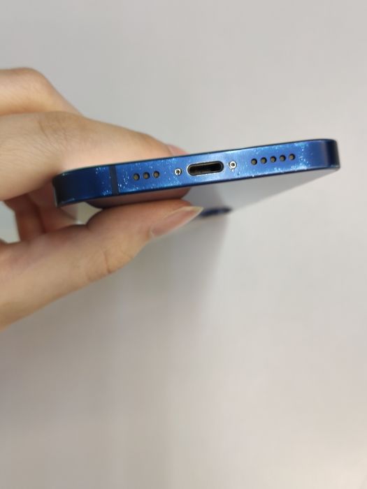 Apple iPhone 12 — photo 5 of 9