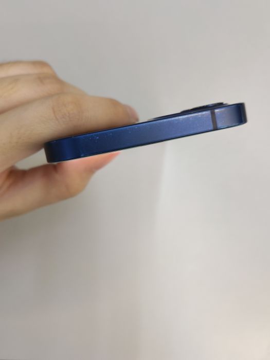Apple iPhone 12 — photo 6 of 9