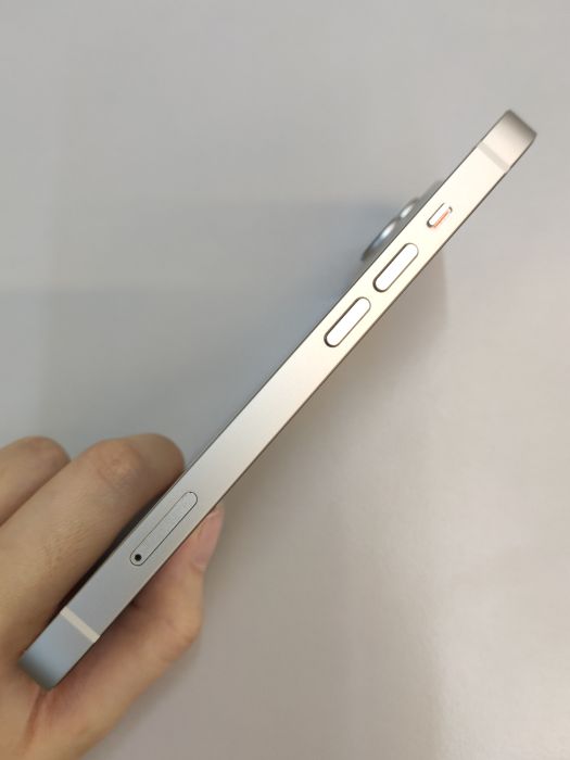 Apple iPhone 14 — photo 3 of 11