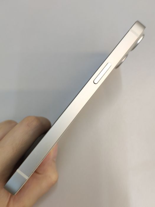 Apple iPhone 14 — photo 4 of 11