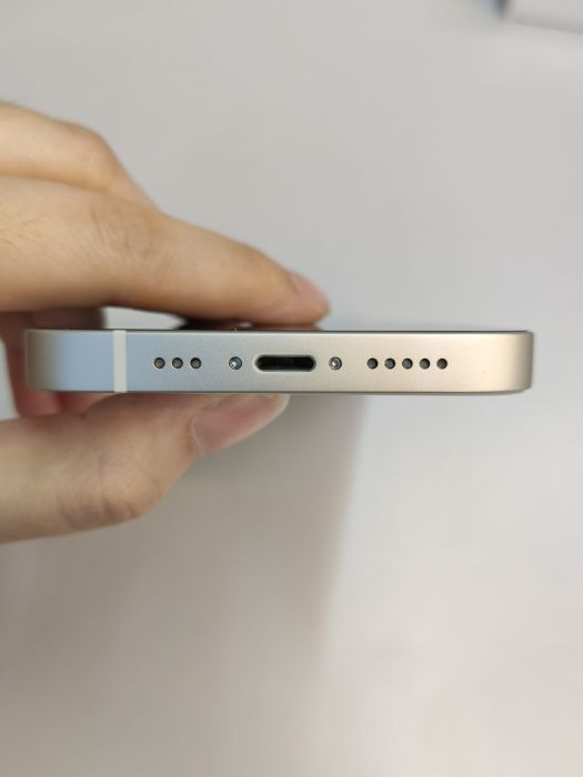 Apple iPhone 14 — photo 5 of 11