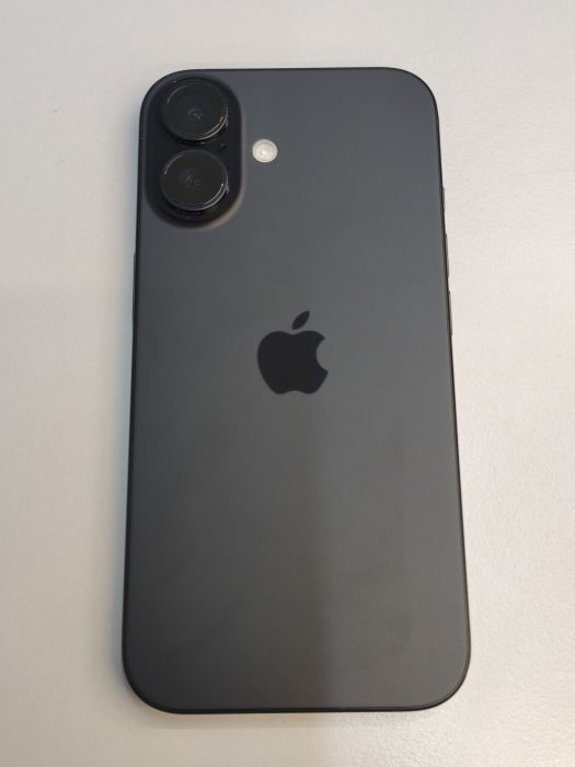 Apple Apple iPhone 16 — photo 2 of 8