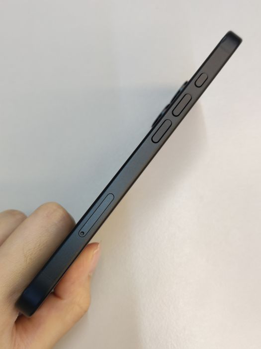 Apple Apple iPhone 16 — photo 3 of 8