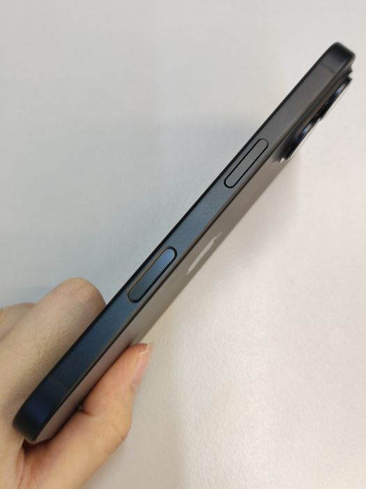 Apple Apple iPhone 16 — photo 4 of 8